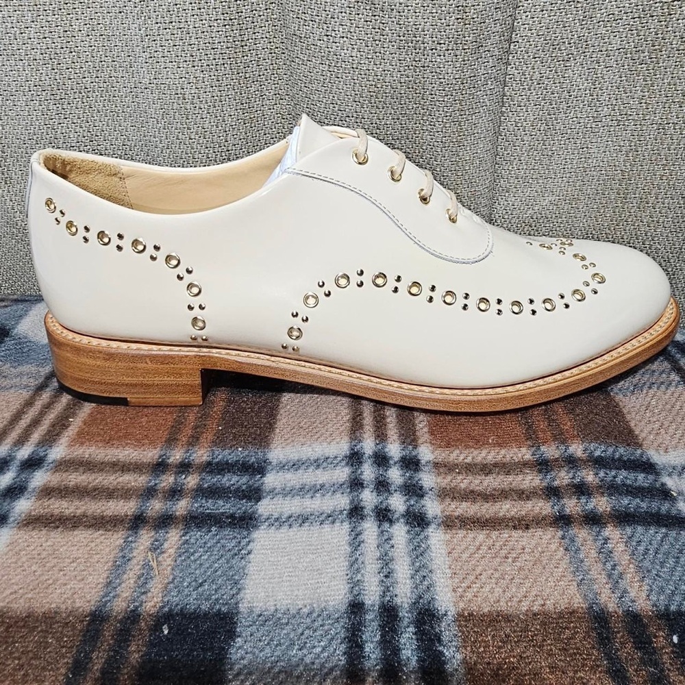 Elegant Cream Women's Oxford Shoes